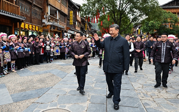 習(xí)近平在貴州黔東南州考察調(diào)研